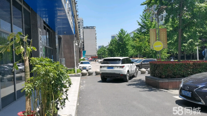 (出租)顶琇晶城底商低价出租。